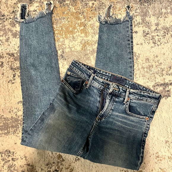 LUCKY BRAND JEANS faded straight leg w/ black pocket detail and rough gems - Picture 2 of 6